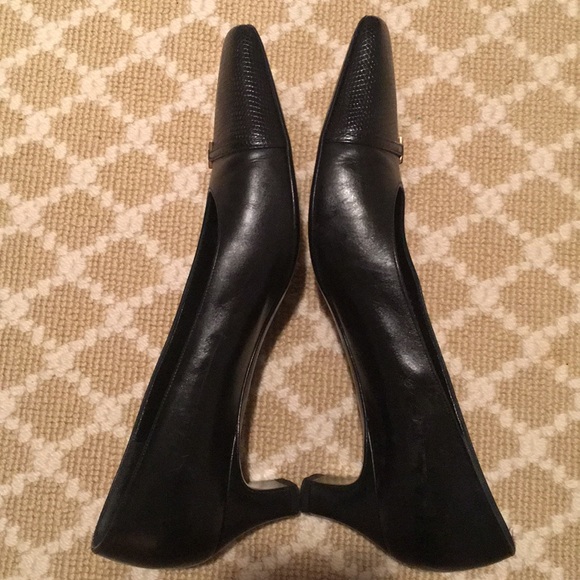 Vintage Ferragamo Pumps - Picture 2 of 3